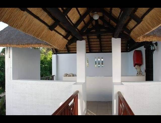 3 BEDROOM FLAT TO LET IN COMPENSATION BEACH